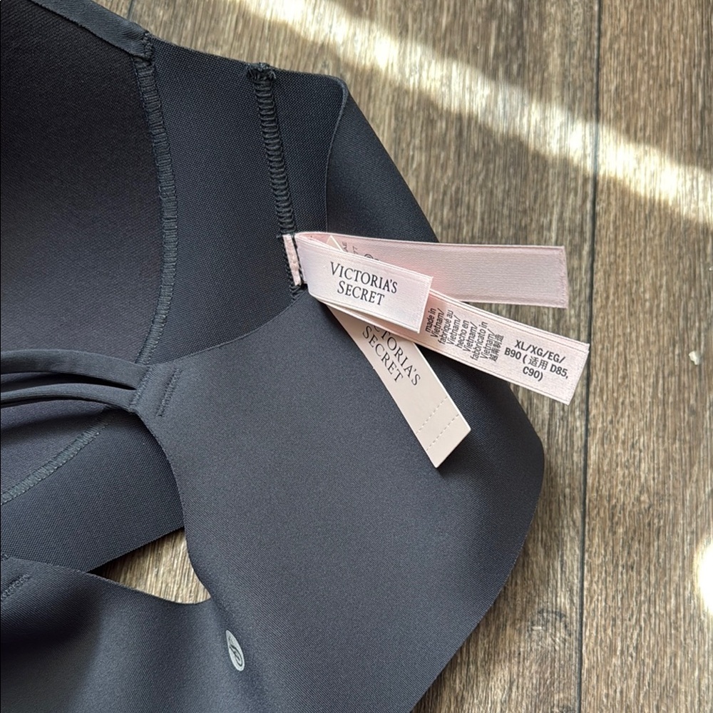 Victoria’s Secret Sport Gray VSX Elevate Strappy-Comfort Sports Bra NWT - Picture 4 of 5